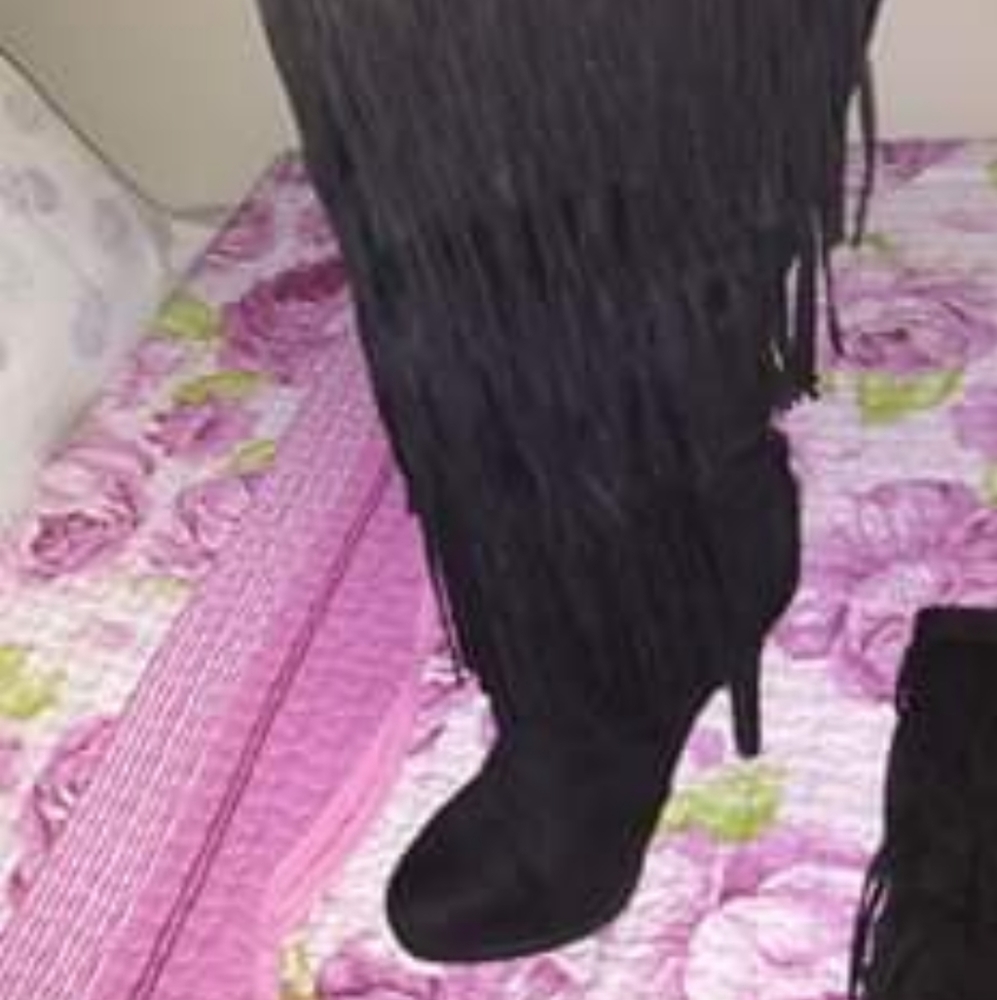 Black fringe boots